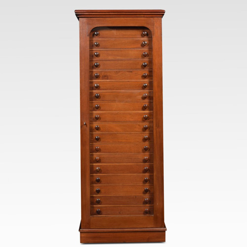 Antique Collectors Cabinets - 48 items for sale on sellingantiques.co.uk