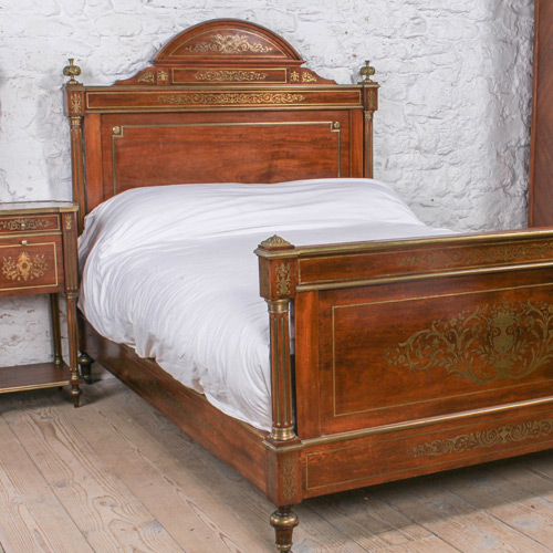 Antique Double Beds - 90 items for sale on sellingantiques.co.uk