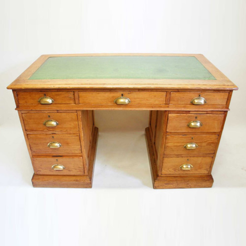 Antique Pine Desks - 14 items for sale on sellingantiques.co.uk