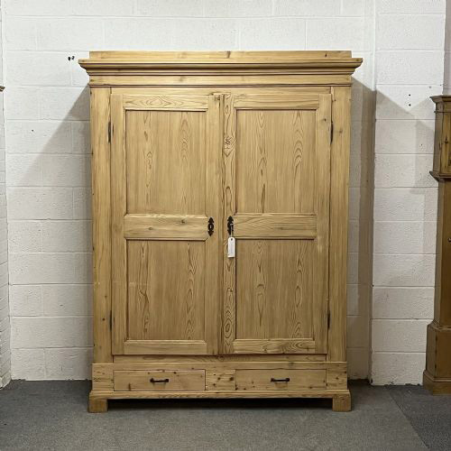 Antique Pine Wardrobes - 31 items for sale on sellingantiques.co.uk