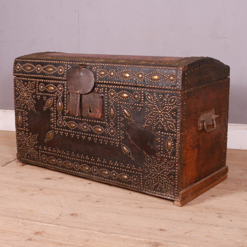 Antique Travelling Chests - 33 items for sale on sellingantiques.co.uk