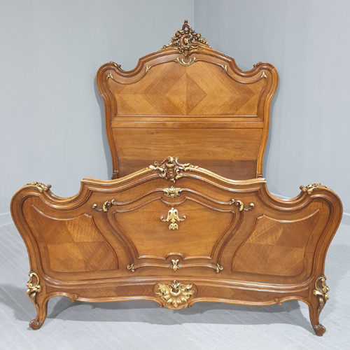 Antique Walnut Beds - 49 items for sale on sellingantiques.co.uk
