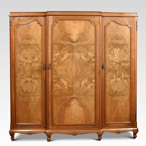 Antique Walnut Wardrobes - 39 items for sale on sellingantiques.co.uk