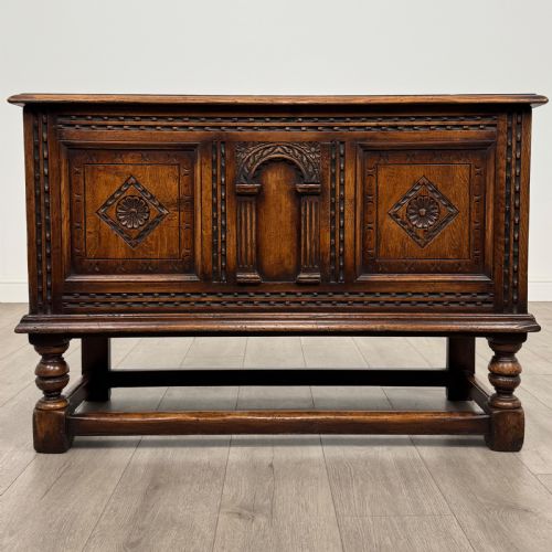 ANTIQUE 20TH CENTURY FINE QUALITY BLANKET BOX ON STAND IN OAK