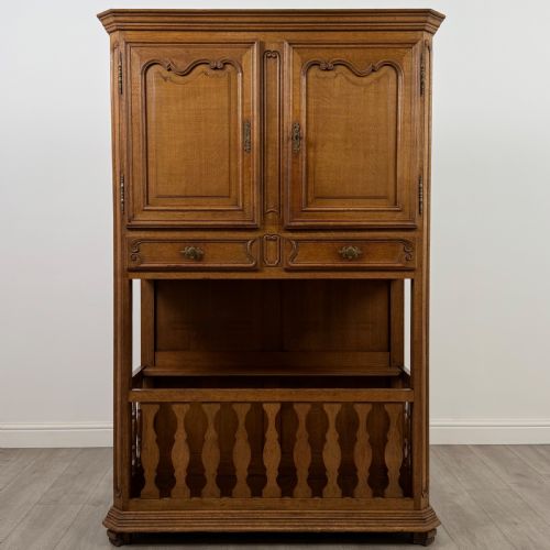 ANTIQUE 20TH CENTURY FINE QUALITY FRENCH CUPBOARD IN OAK