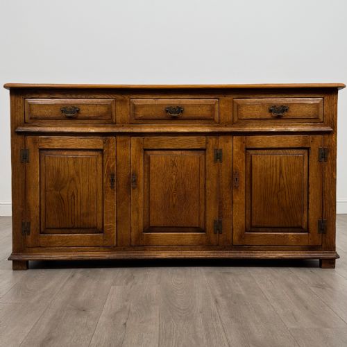 ANTIQUE 20TH CENTURY FINE QUALITY SIDEBOARD IN OAK