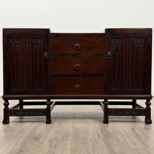 ANTIQUE 20TH CENTURY CARVED OAK SIDEBOARD