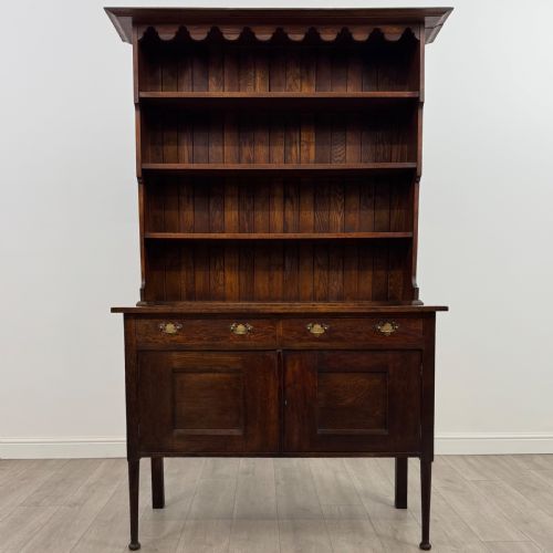 ANTIQUE 20TH CENTURY GOOD QUALITY DRESSER IN OAK