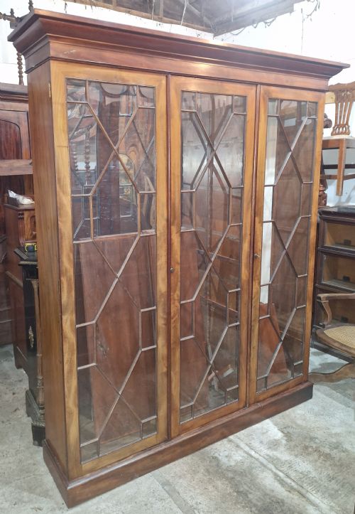 MAHOGANY 3 DOOR GLAZED BOOKCASE CABINETADJUSTABLE SHELVES