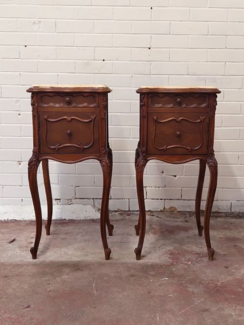 ANTIQUE PAIR OF FRENCH SOLID MAHOGANY BEDSIDE LAMP TABLES