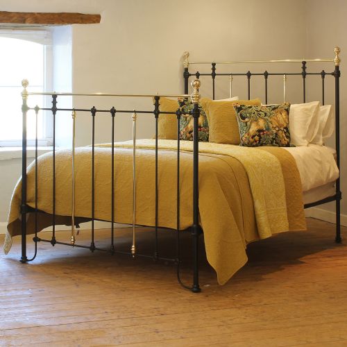 5FT WIDE BRASS AND IRON ANTIQUE BED FINISHED IN BLACK