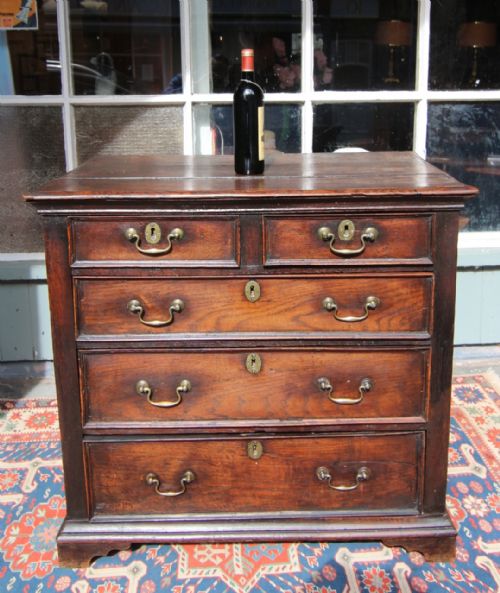 18TH CENTURY OAK CHEST OF DRAWERS
