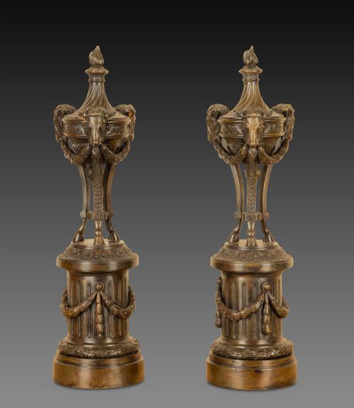 PAIR OF 19TH CENTURY ITALIAN BRONZE NEOCLASSICAL URNS