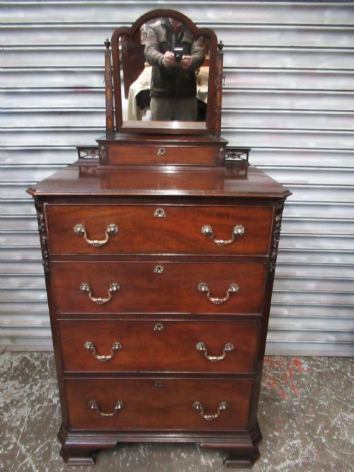 CHIPPENDALE STYLE MAHOGANY DRESSING CHEST