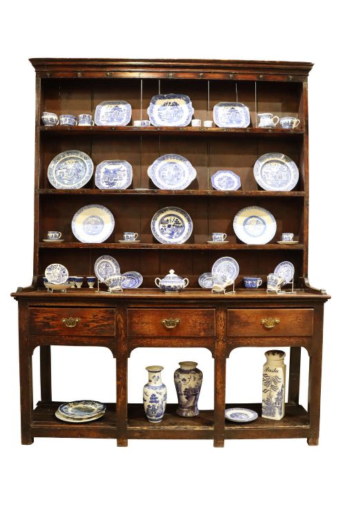 A FINE 18THCENTURY OAK POTBOARD WELSH DRESSER RETAINING ITS ORIGINAL RACK