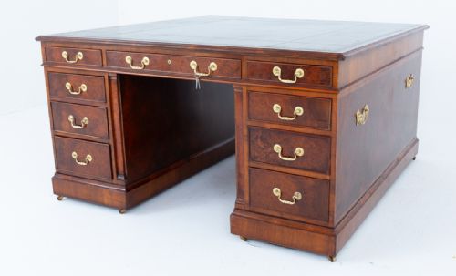 IMPRESSIVE GEORGIAN STYLE BURR WALNUT DESK