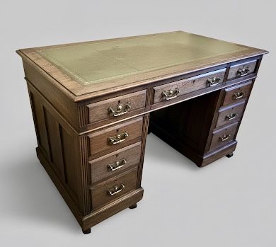 EDWARDIAN OAK PEDESTAL DESK WITH GILT TOOLED LEATHER TOP