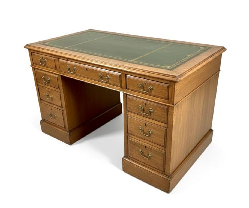 VICTORIAN WALNUT PEDESTAL DESK