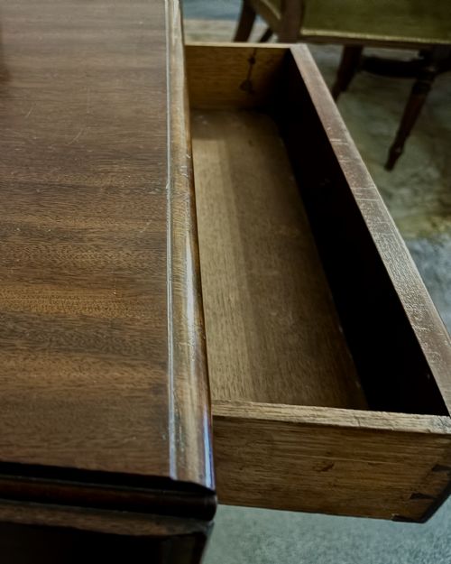 SMALL REGENCY FIGURED MAHOGANY SUPPER TABLE - ADDITIONAL PHOTO 4