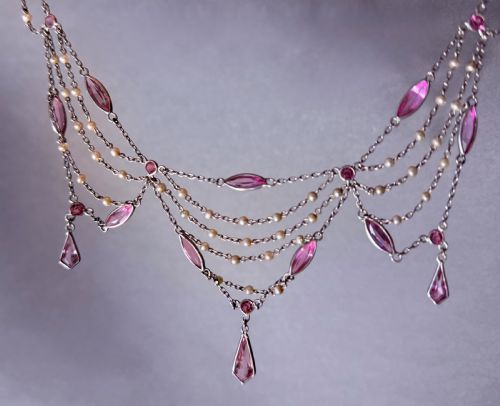 EDWARDIAN SILVER SEED PEARL AND AMETHYST FESTOON NECKLACE
