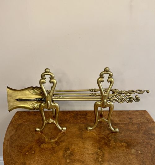 FINE QUALITY ANTIQUE EDWARDIAN BRASS FIRE IRONS AND FIRE DOGS